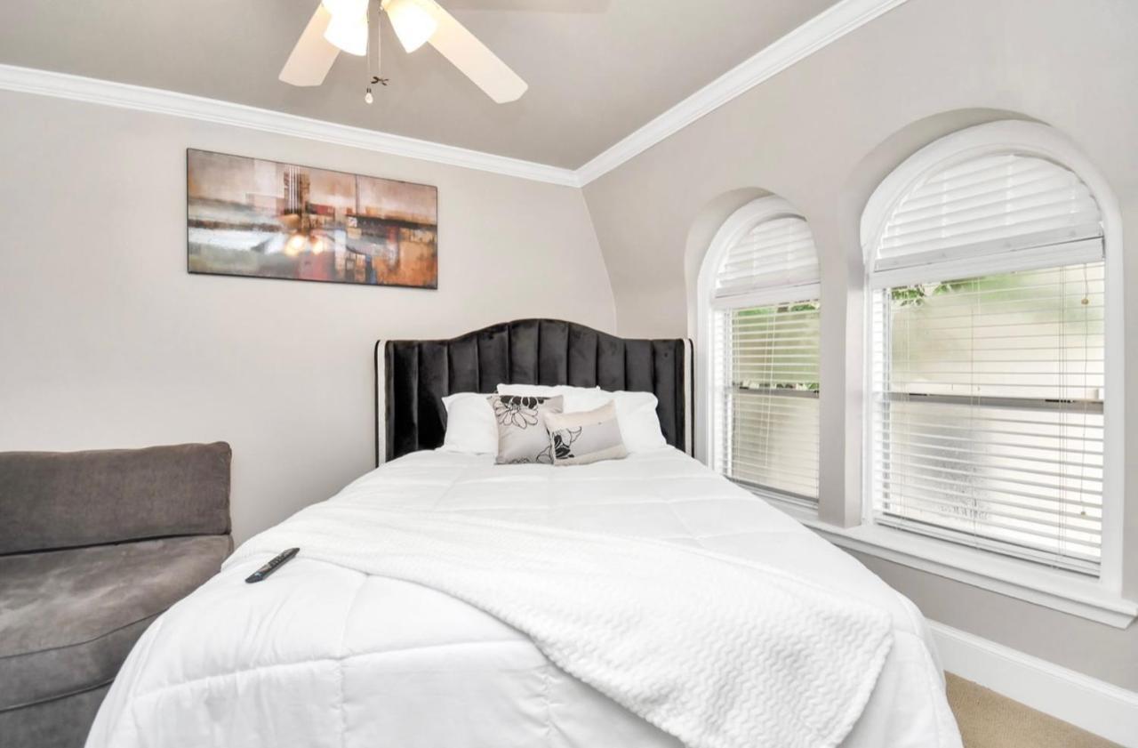 Stunning Private Room In Town Home Houston Exterior foto